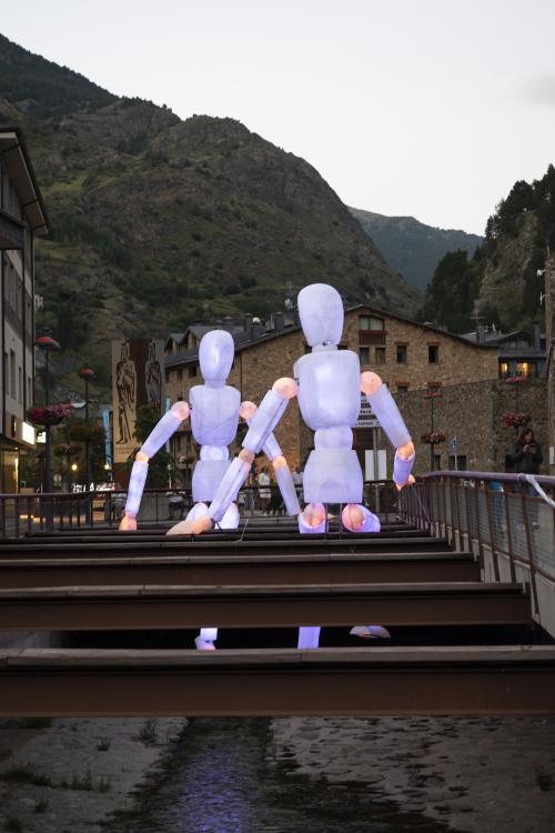 ESCÈNIC ARTS LES COLOSSES