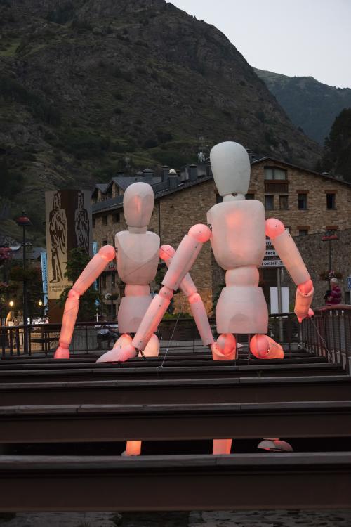 ESCÈNIC ARTS LES COLOSSES