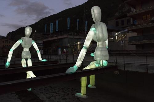 ESCÈNIC ARTS LES COLOSSES