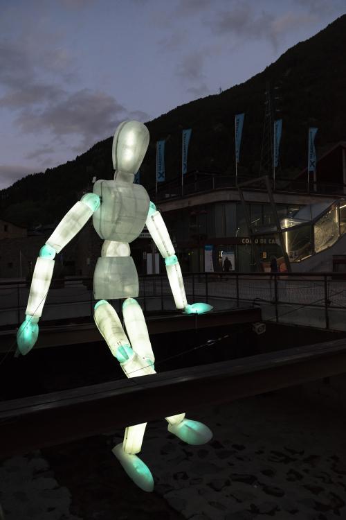 ESCÈNIC ARTS LES COLOSSES