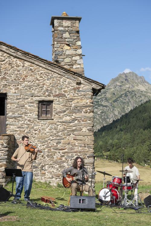 ESQUELLA INCLES WALKING MUSIC FESTIVAL