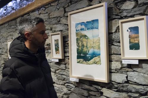 Naiara Escabias Oferil i el mural de Samantha Bosque a Cal Federico