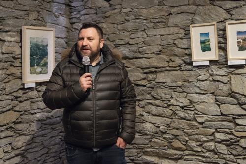 Naiara Escabias Oferil i el mural de Samantha Bosque a Cal Federico