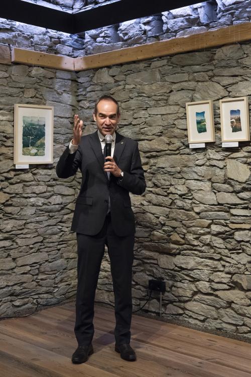 Naiara Escabias Oferil i el mural de Samantha Bosque a Cal Federico