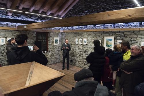 Naiara Escabias Oferil i el mural de Samantha Bosque a Cal Federico