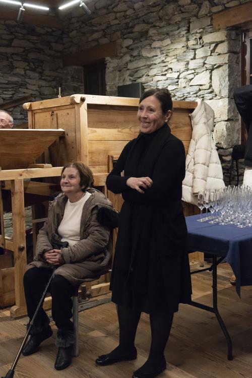 Naiara Escabias Oferil i el mural de Samantha Bosque a Cal Federico