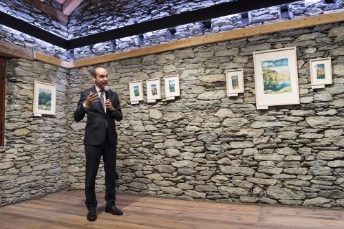 Naiara Escabias Oferil i el mural de Samantha Bosque a Cal Federico