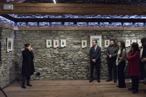 Naiara Escabias Oferil i el mural de Samantha Bosque a Cal Federico