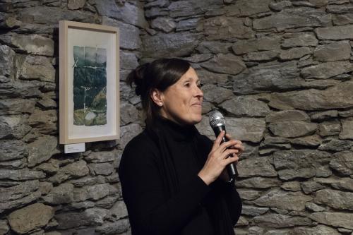 Naiara Escabias Oferil i el mural de Samantha Bosque a Cal Federico