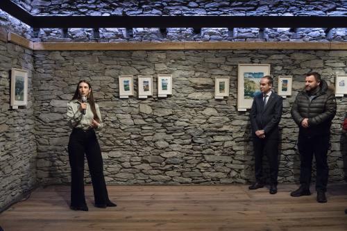 Naiara Escabias Oferil i el mural de Samantha Bosque a Cal Federico