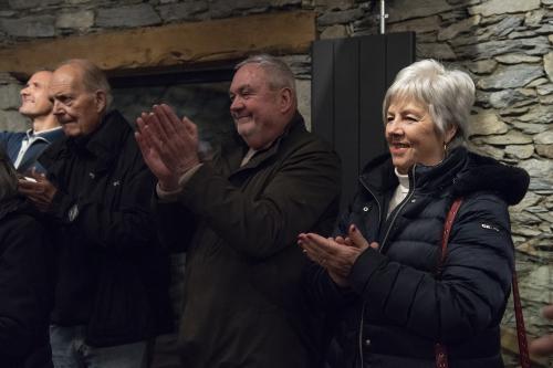 Naiara Escabias Oferil i el mural de Samantha Bosque a Cal Federico