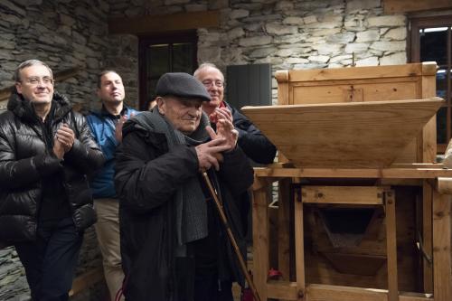 Naiara Escabias Oferil i el mural de Samantha Bosque a Cal Federico