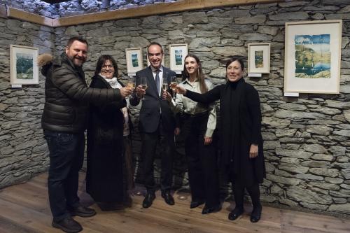 Naiara Escabias Oferil i el mural de Samantha Bosque a Cal Federico