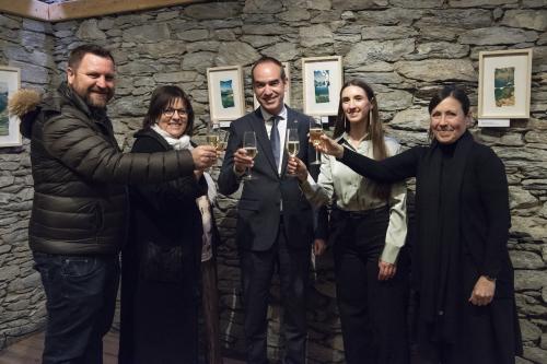 Naiara Escabias Oferil i el mural de Samantha Bosque a Cal Federico