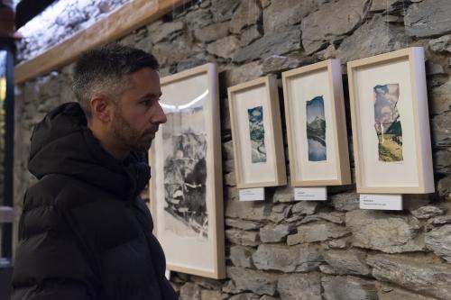 Naiara Escabias Oferil i el mural de Samantha Bosque a Cal Federico